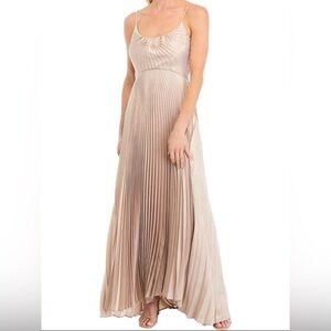 NWOT Taylor Sleeveless Light Pink Ribbed Pleated Wedding Guest Maxi Gown, Size 4